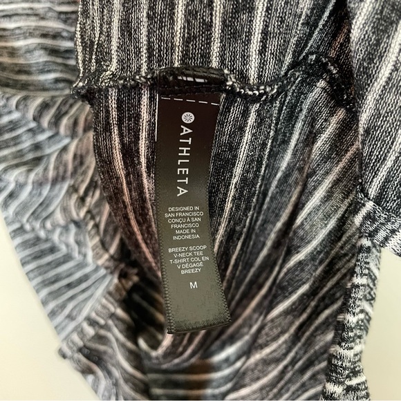 Athleta Breezy Scoop V-Neck Tee Spring 2022 Size Medium - Picture 7 of 11